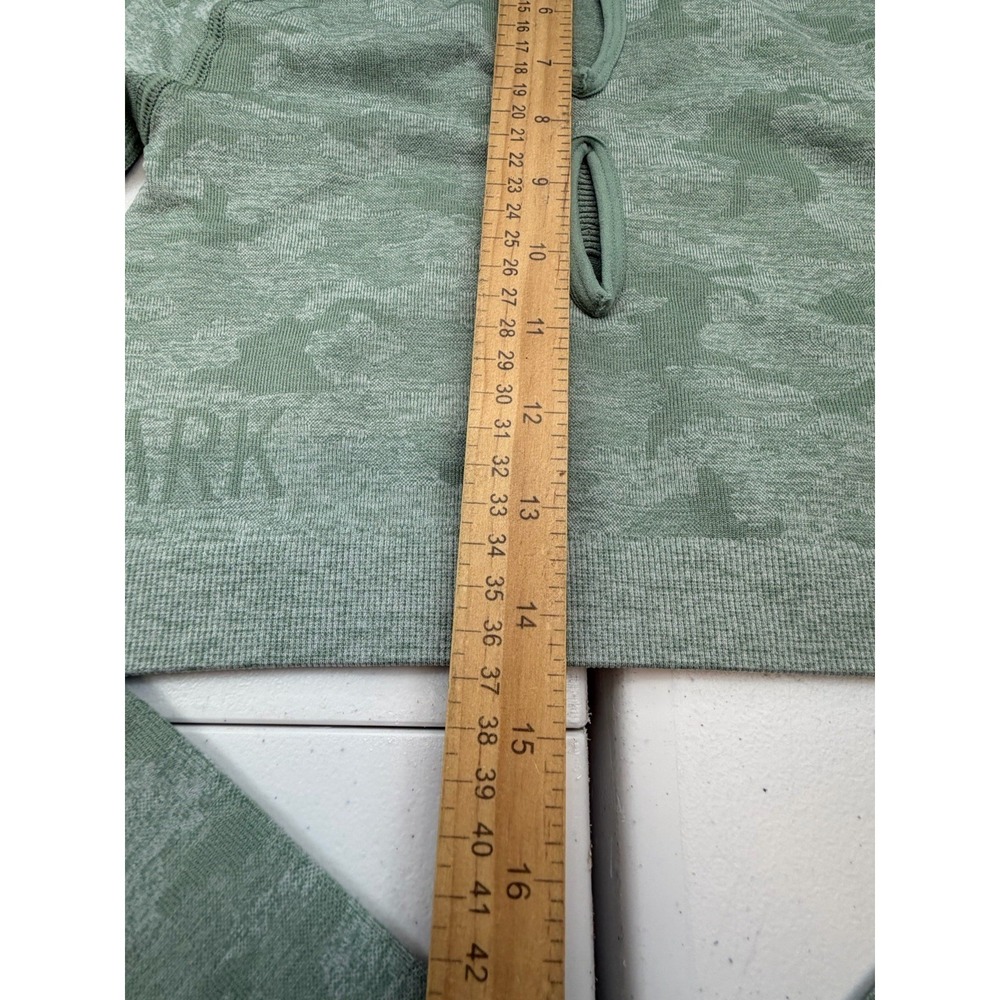 NWT Gymshark Camo Seamless Crop Top Sage Green Size Small Yoga Performance - Picture 8 of 10
